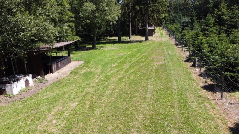 Luftaufnahme des Festplatzes mit Zufahrt und Parkplätzen